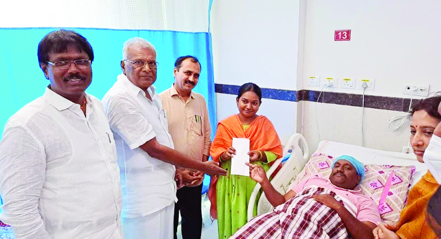 క్షతగాత్రులకు ఆర్థిక సాయం అందజేత