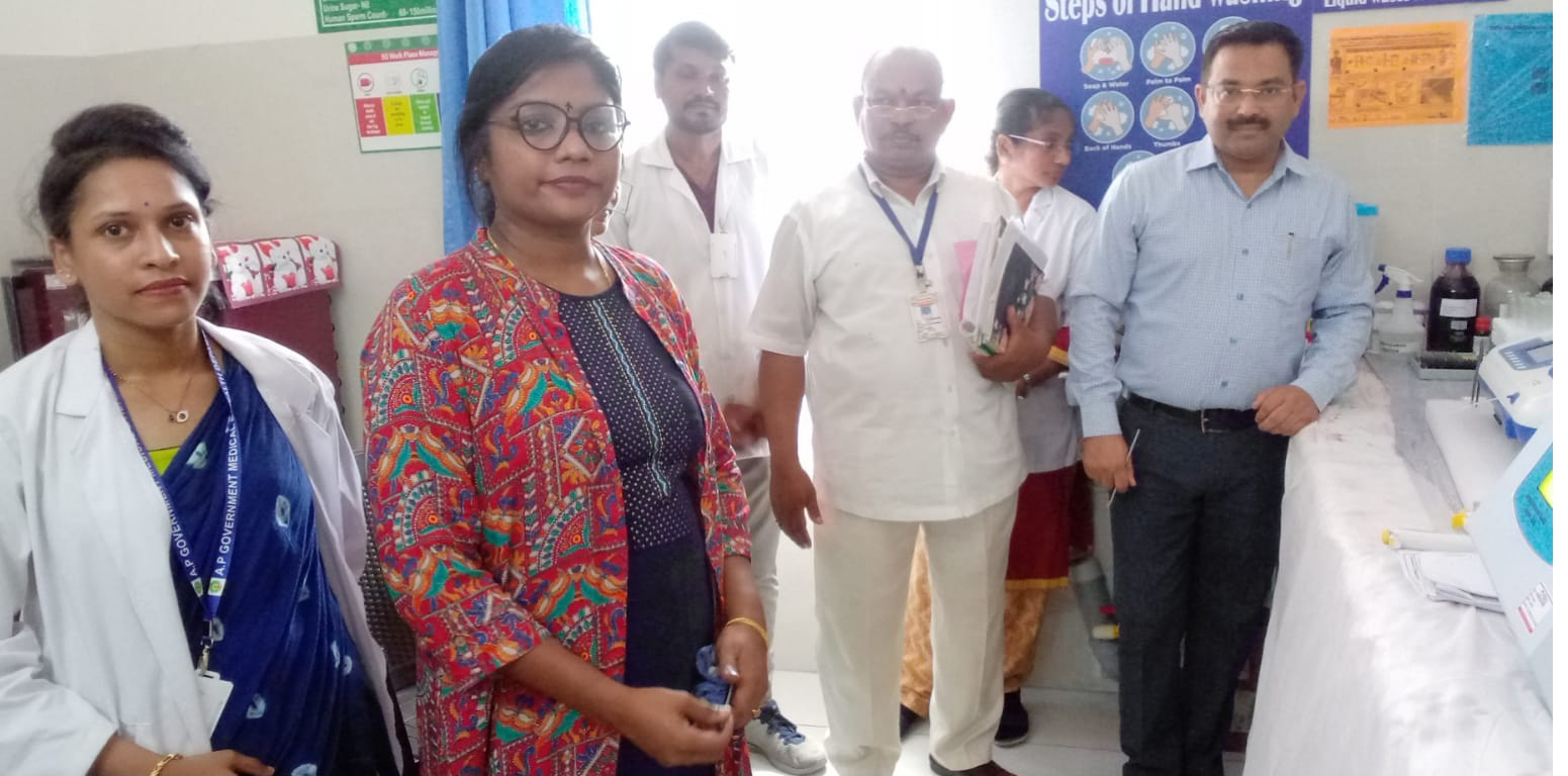 ఆరోగ్య కేంద్రంలో ఢిల్లీ బృందం