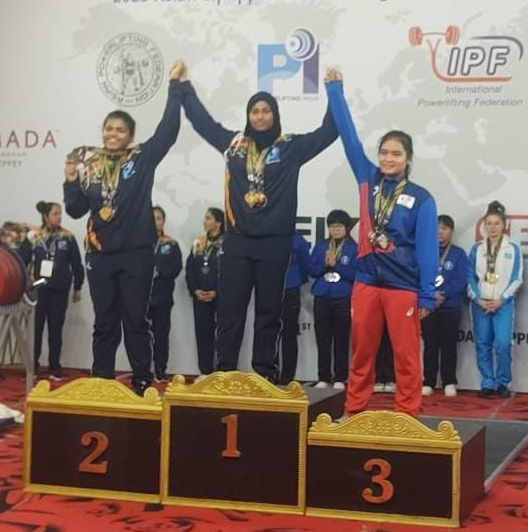 సాదియా ఆల్మస్‌కు మరో 5 పతకాలు