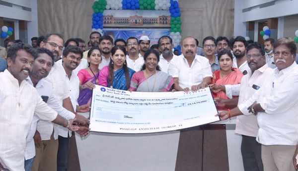 Fishermen-should-take-advantage-of-the-welfare-schemes-MP-Vanga-Geetha