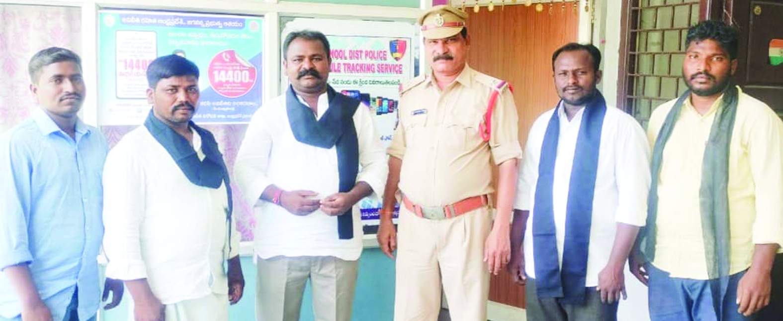 నాయకులను అరెస్టు చేసిన పోలీసులు