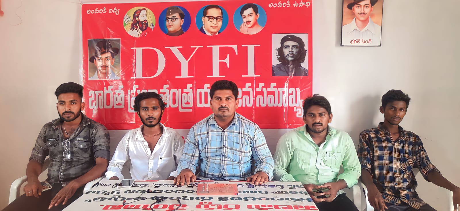 మాట్లాడుతున్న డివైఎఫ్‌ఐ రాష్ట్ర కార్యదర్శి జి.రామన్న