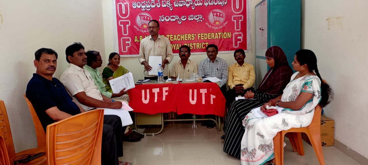 మాట్లాడుతున్న జిల్లా ప్రధాన కార్యదర్శి సుధాకర్