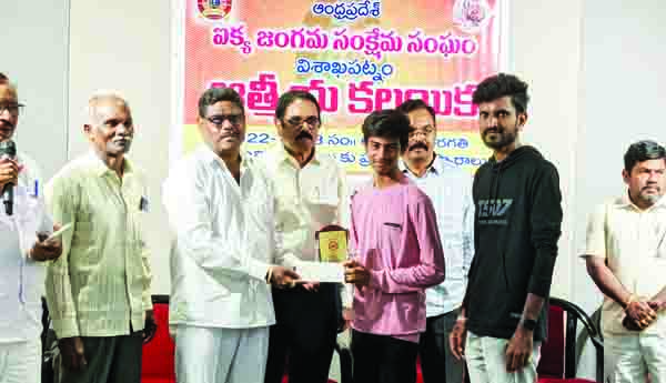 నవనీత్‌కు ప్రతిభ పురస్కార అవార్డు