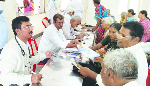 షుగర్‌, బీపీ పట్ల అప్రమత్తంగా ఉండాలి