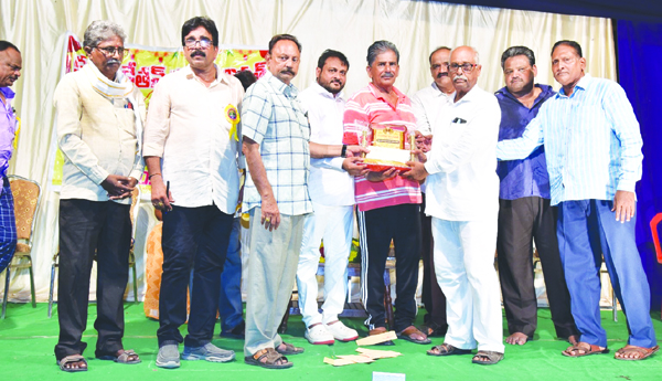 మానవతా విలువలను చాటిన నాటికలు