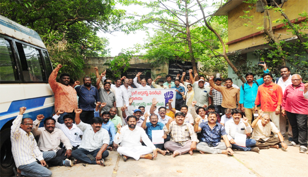 Journalists-who-stepped-down-in-Visakhapatnam