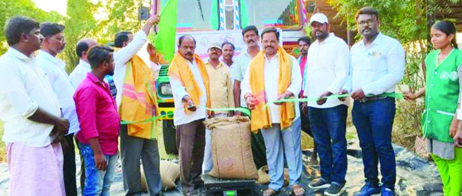 మాట్లాడుతున్న పురుషోత్తం రెడ్డి