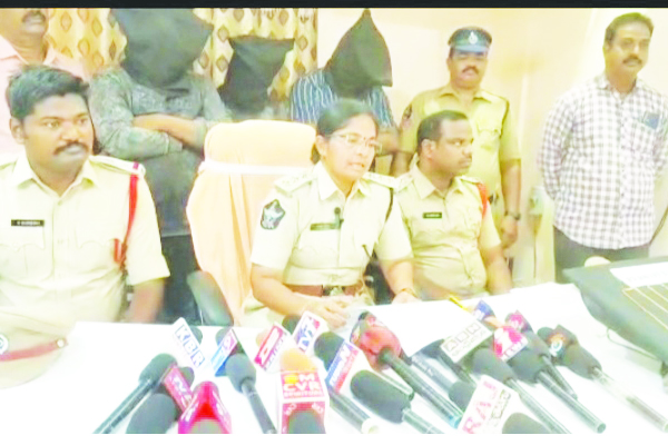 ముగ్గురు గొలుసు దొంగల అరెస్టు