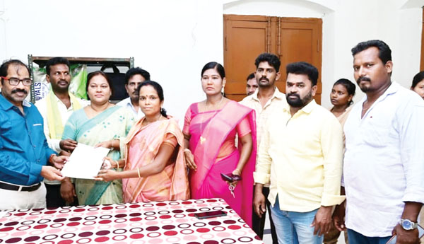 వర్షాలకు పంటలు నష్టపోయిన రైతులను ఆదుకోవాలని వినతి