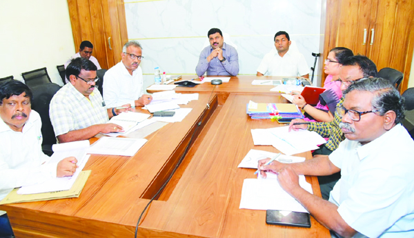 గృహ నిర్మాణంలో పురోగతికి కృషి: కలెక్టర్‌