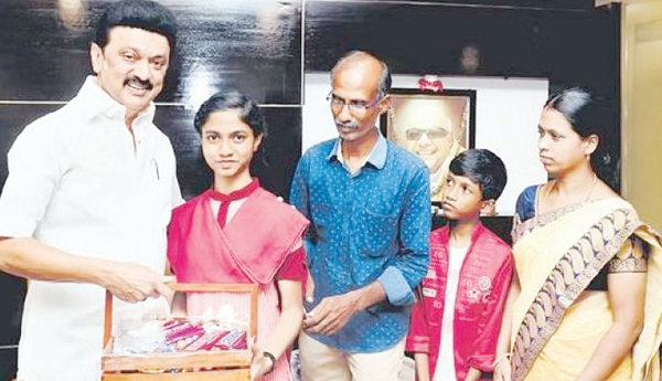 plus-1-topper-in-tamilnadu-nandini-jeevana
