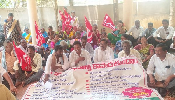 protest-on-upadhi-hami-scheme-funds