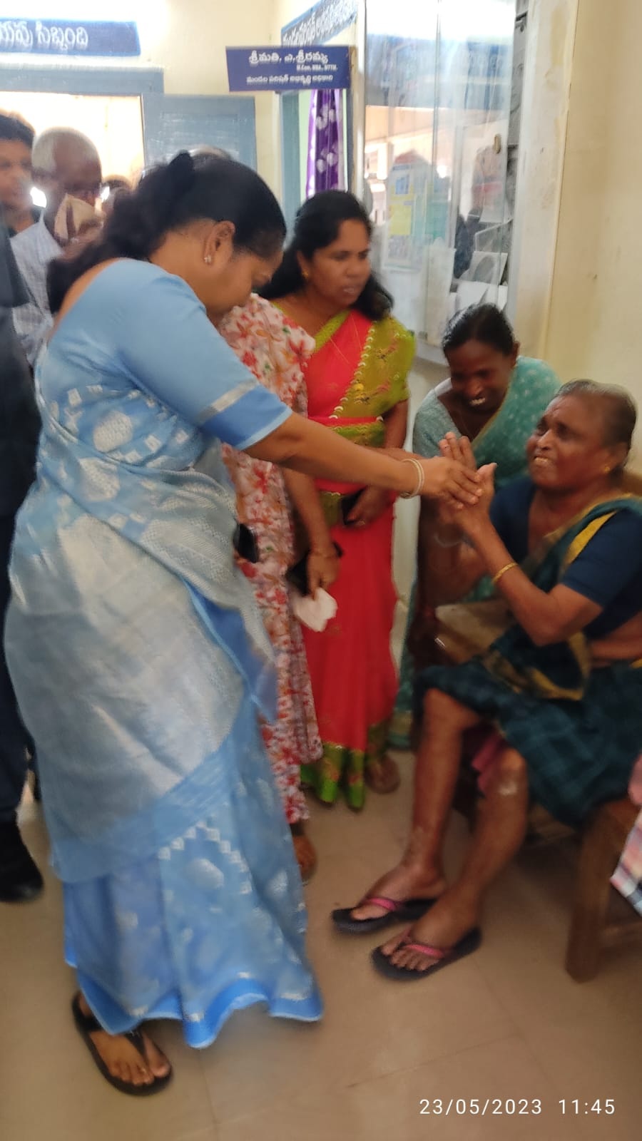 కూతురే కొట్టి వెళ్లగొగుతోంది..