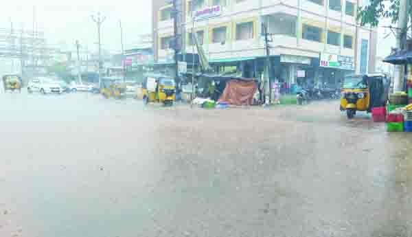 పాడేరులో భారీ వర్షం