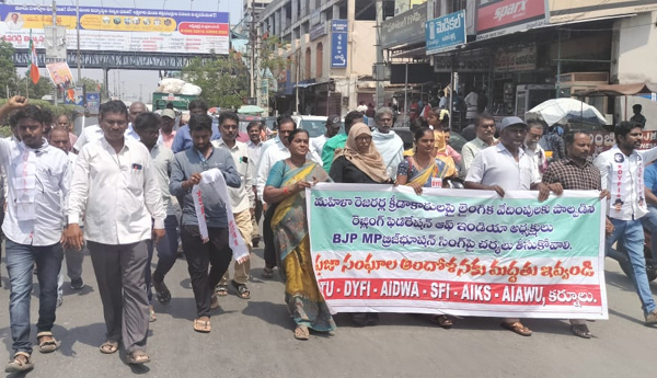rally-against-wrestlers-arrest