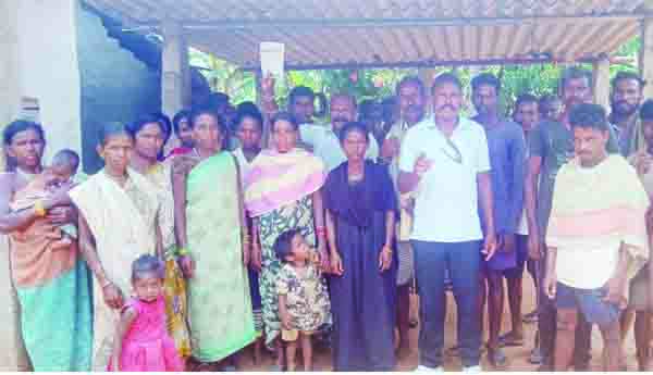 గిరిజన సంఘం ఆందోళన