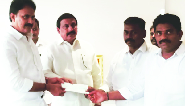 సిఎం రిలీఫ్‌ ఫండ్‌ చెక్కు అందజేత