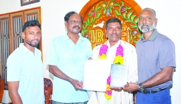 ఎడ్యుకేషన్‌ విభాగంలో యేనొక్‌కు డాక్టరేట్‌