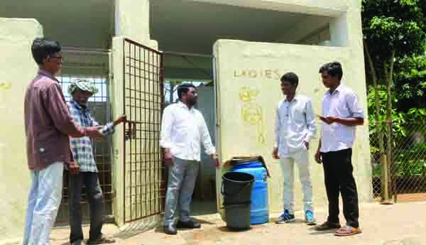 బస్‌ కాంప్లెక్స్‌లో సదుపాయాలు కల్పించాలి