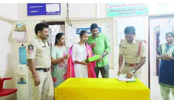 టెన్త్‌ విద్యార్థులకు ఘన సత్కారం