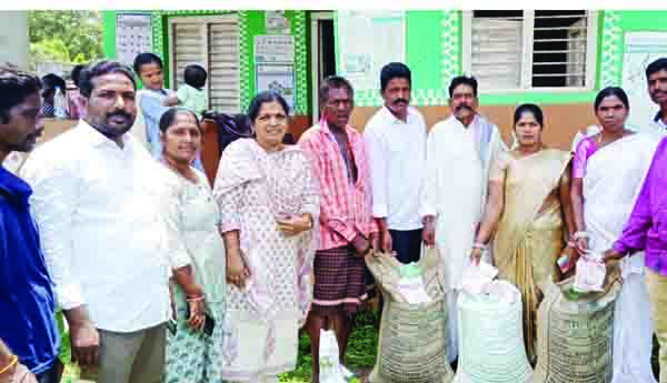 రైతులకు విత్తనాలు పంపిణీ