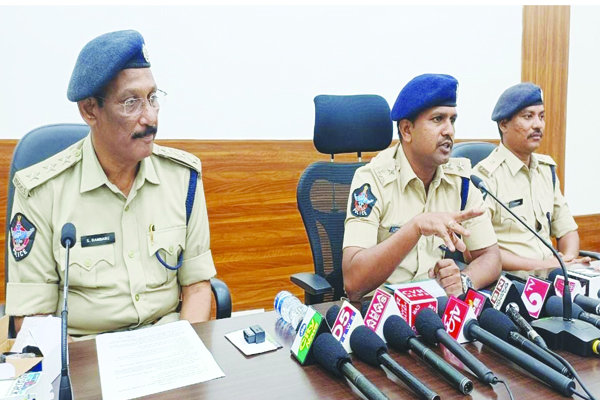 ఏడుగురు దొంగల అరెస్ట్‌