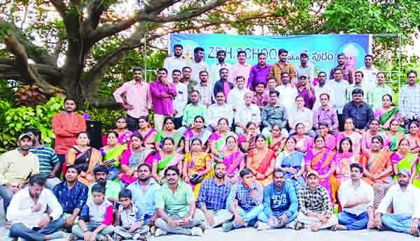 పలుచోట్ల పూర్వ విద్యార్థుల కలయిక