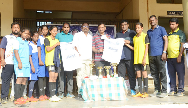 t-shirts-distribution-in-kurnool