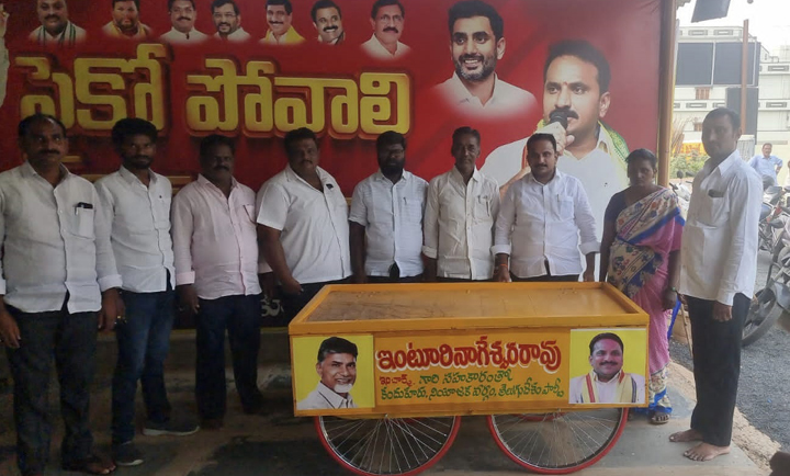 తోపుడు బండి అందజేత
