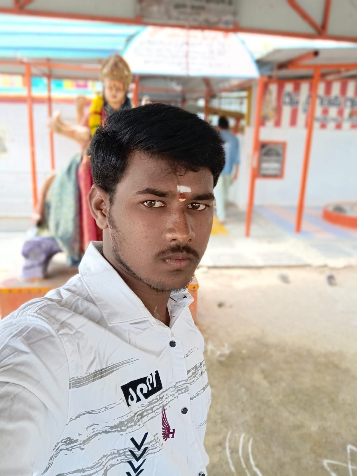 ఇసుక క్వారీలో యువకుడు దుర్మరణం