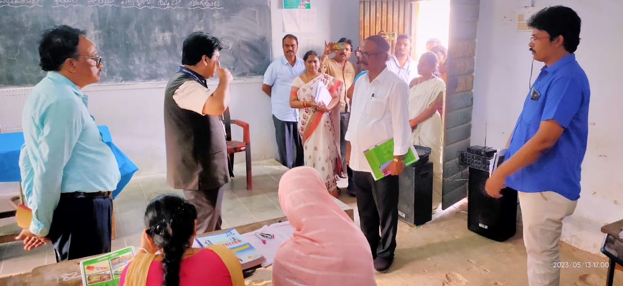 విద్యార్థి తరగతి గదులపై ఆగ్రహం