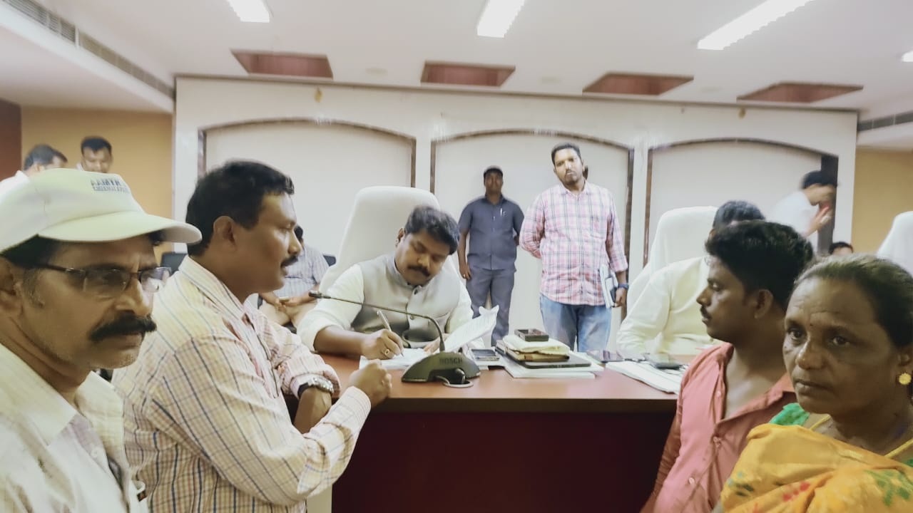 ఉపాధి హామీ పనులు కల్పించాలని వినతి