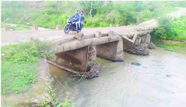 శిథిలావస్థలో వంతెన
