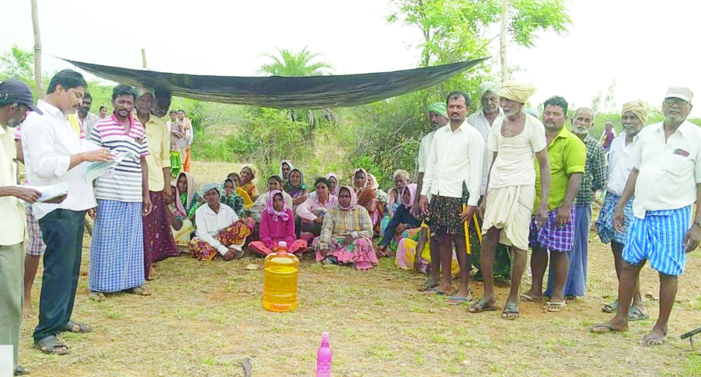 ఉపాధి కూలీలకు టెంట్లు ఏర్పాటు