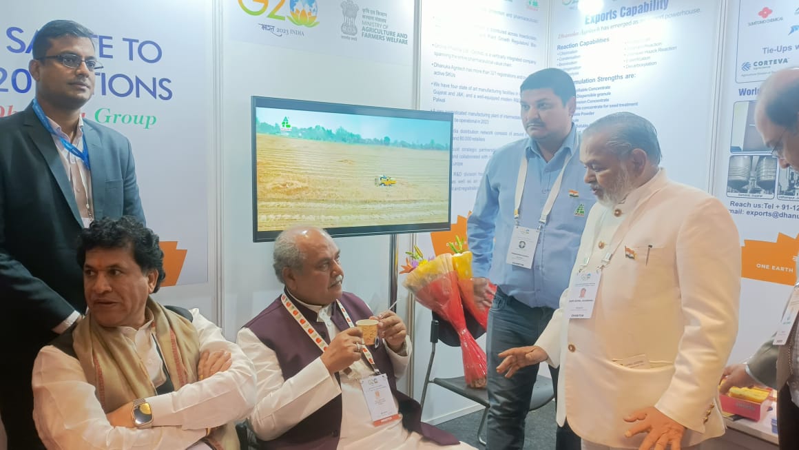 ధనుకా గ్రూప్‌ స్టాల్‌ను సందర్శించిన వ్యవసాయ మంత్రి