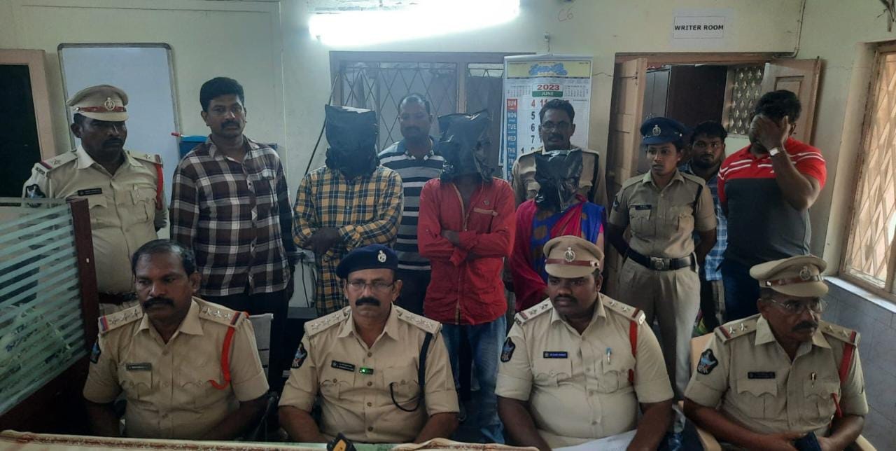 పాతకక్షల వల్లే యువకుని హత్య