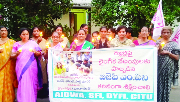 రెజ్లర్ల అరెస్టులను ఖండిస్తూ కొవ్వొత్తుల ప్రదర్శన