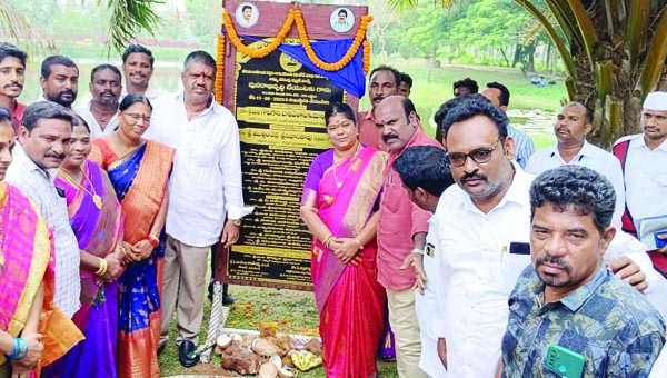 పార్కుల్లో మౌలిక సదుపాయాలకు కృషి