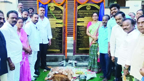 అభివృద్ధి పనులకు శంకుస్థాపన