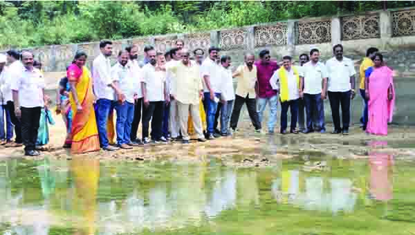 నీటినిశుద్ధి చేయాలి : వెలగపూడి