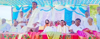 మాట్లాడుతున్న ఎంపీ పెద్దిరెడ్డి మిథున్‌రెడ్డి