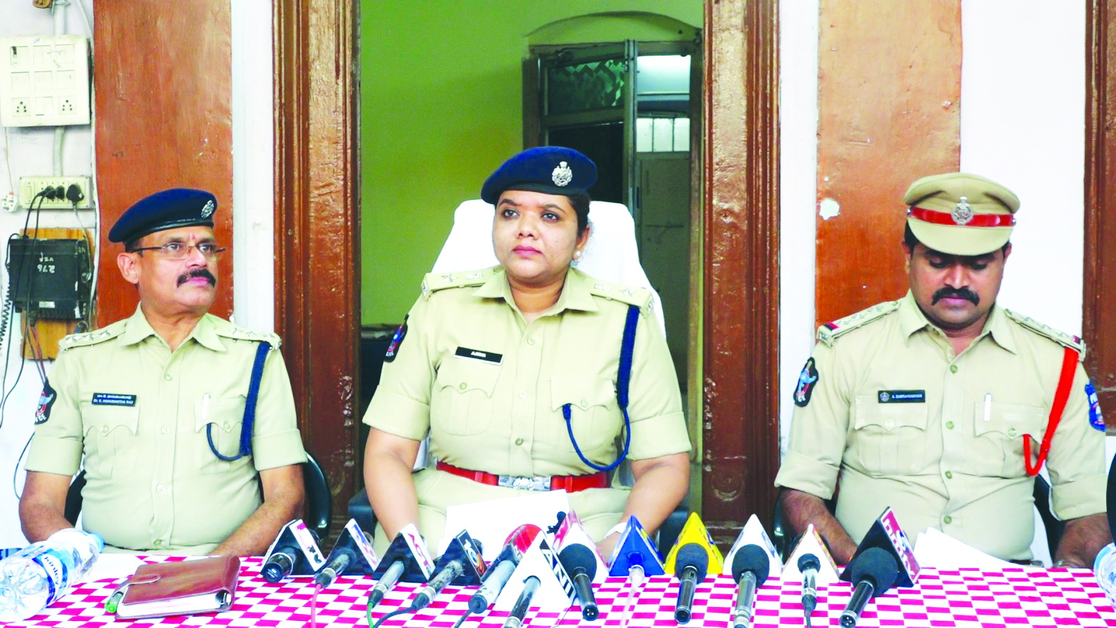 నర్సింగ్‌ కళాశాల ప్రిన్సిపల్‌ రవీందర్‌రెడ్డి అరెస్టు