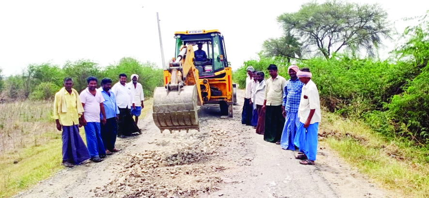 గ్రామస్తులే నడుం బిగించారు