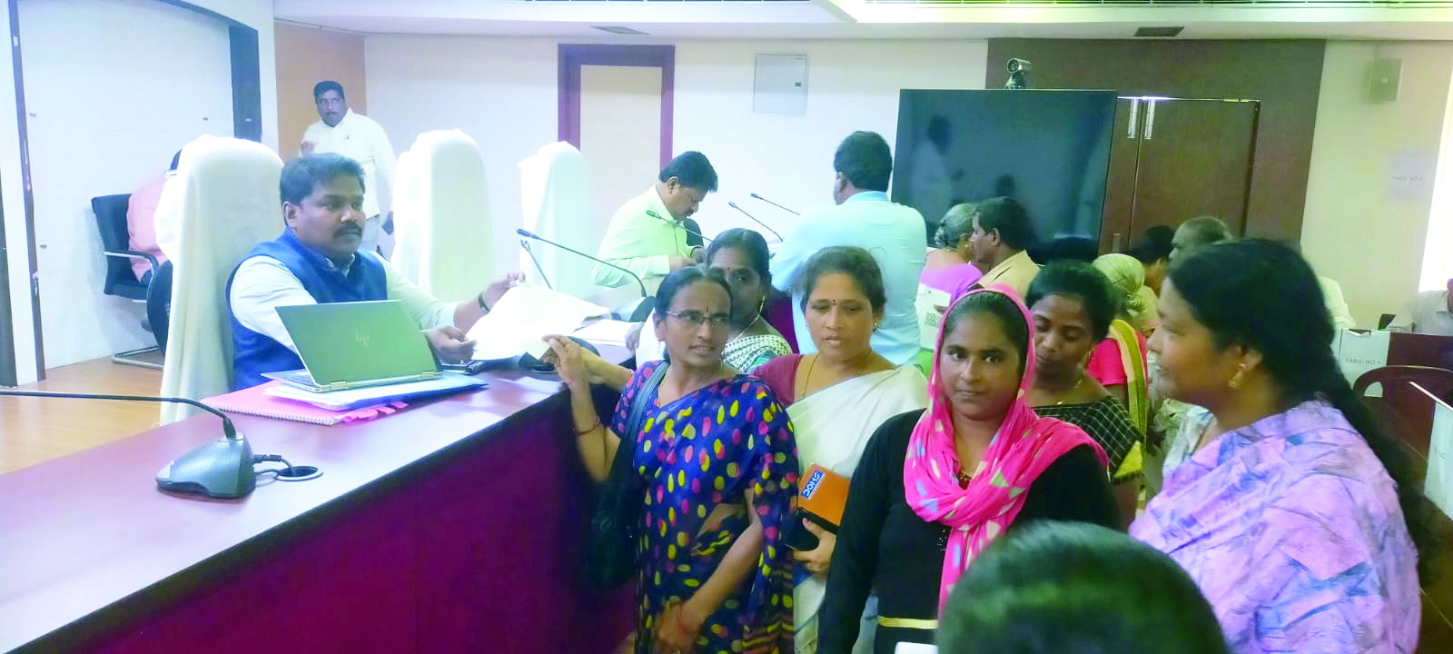 పని ప్రదేశాల్లో కంప్లైంట్‌ కమిటీ అవసరం