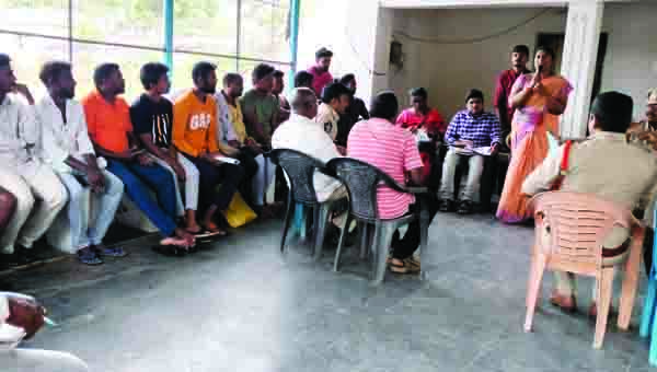 రింగు వలలతో మత్స్య సంపద తగ్గుదల