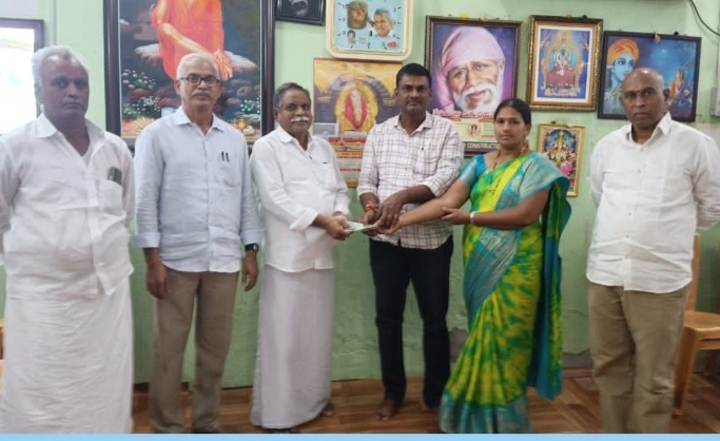 విరాళం ఇస్తున్న దాత