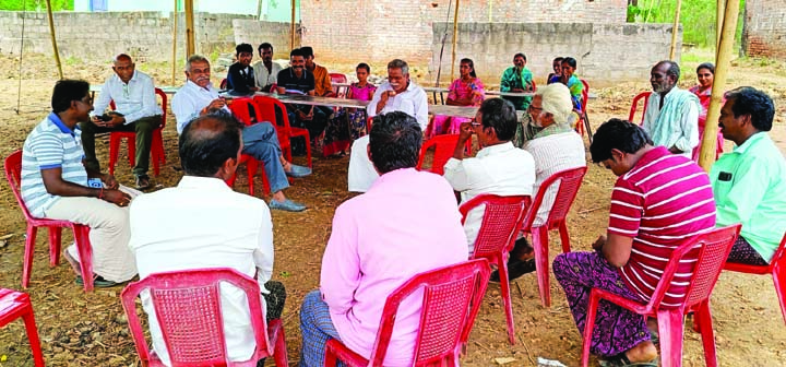 సర్పంచికి ఎంఎల్‌ఎ పరామర్శ