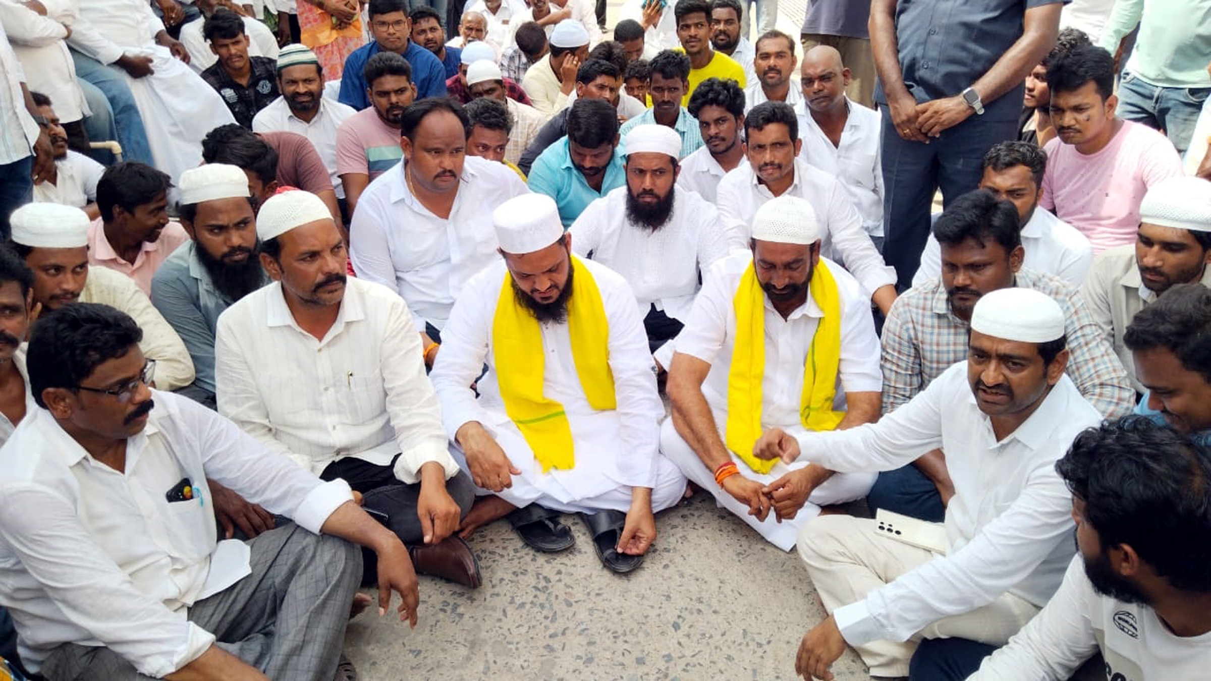 పరామర్శలో ఉద్రిక్తత