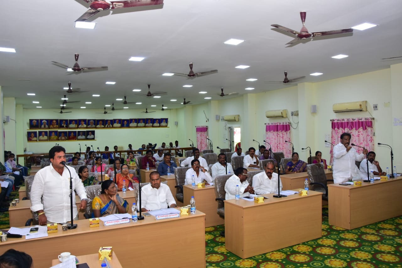 కౌన్సిల్‌ సమావేశంలో సమస్యల ఏకరువు